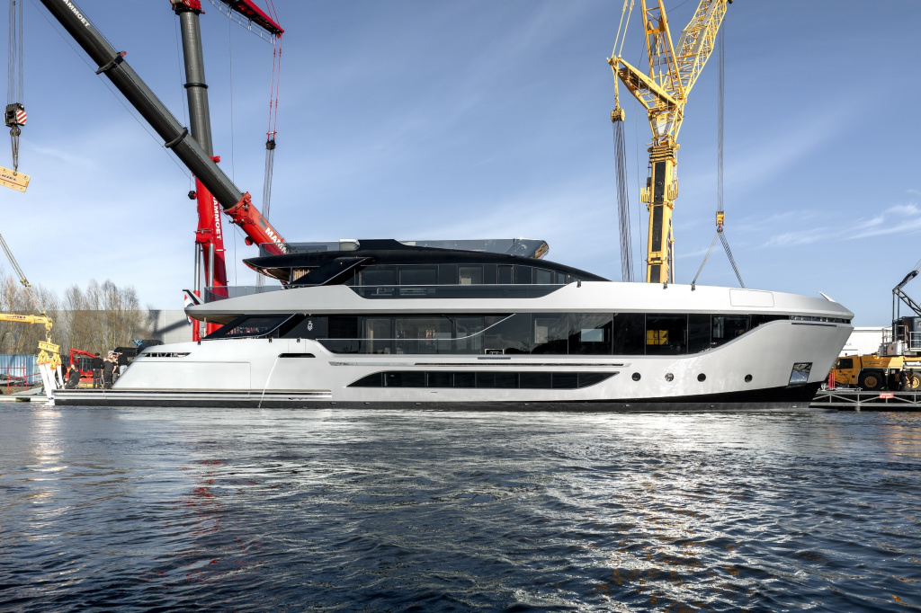 01.-Van_der_Valk_Shipyard_Launc.jpg