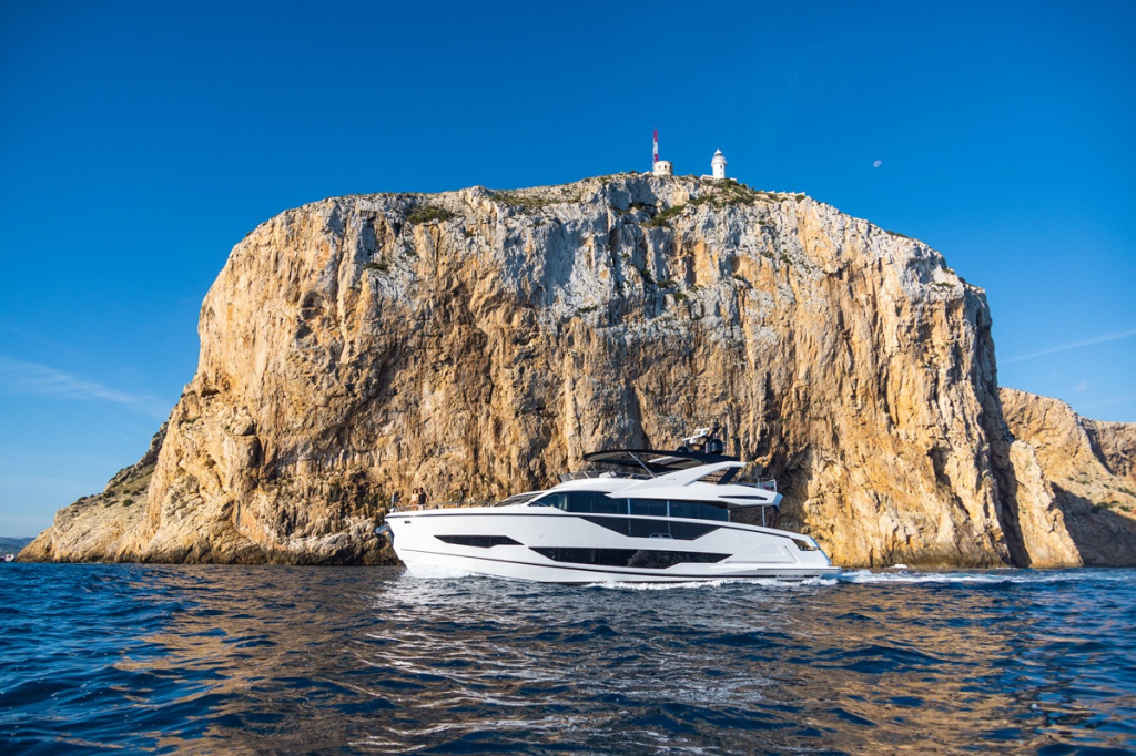 Sunseeker Manhattan 56.jpg Sunseeker Manhattan 56.jpg